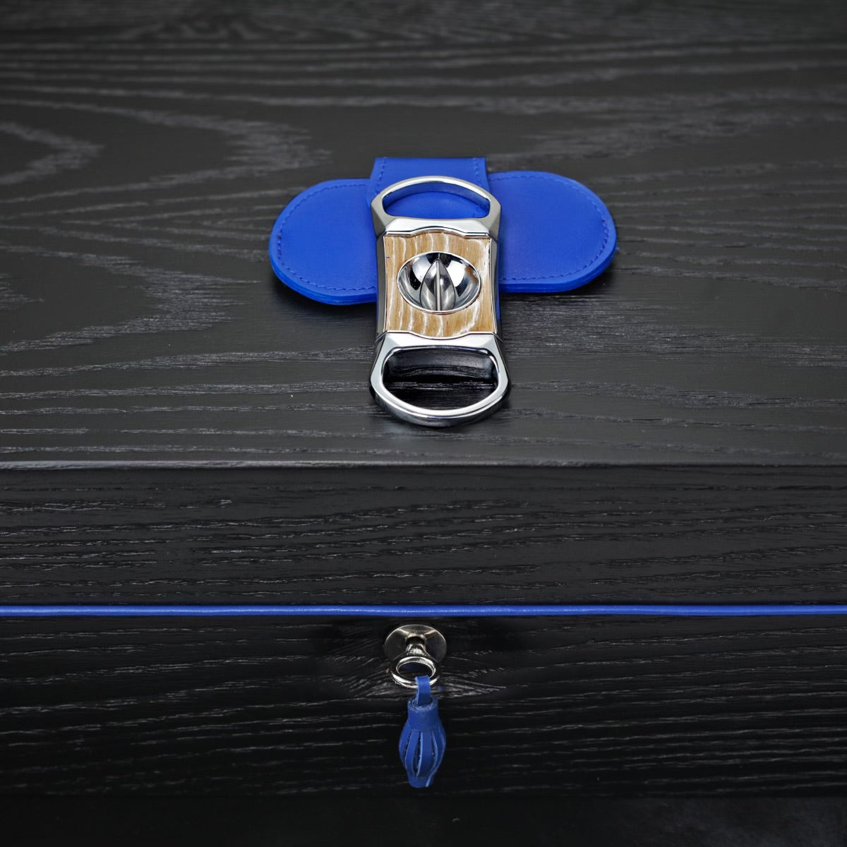 The "Royal Oak Collection" Humidor - Black Oak (60/70 Count)