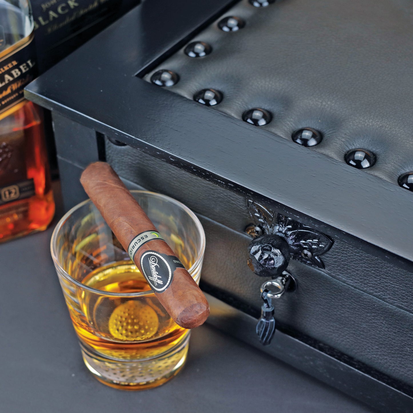 The "Chesterfield" Humidor - 60/70 Count (Black)