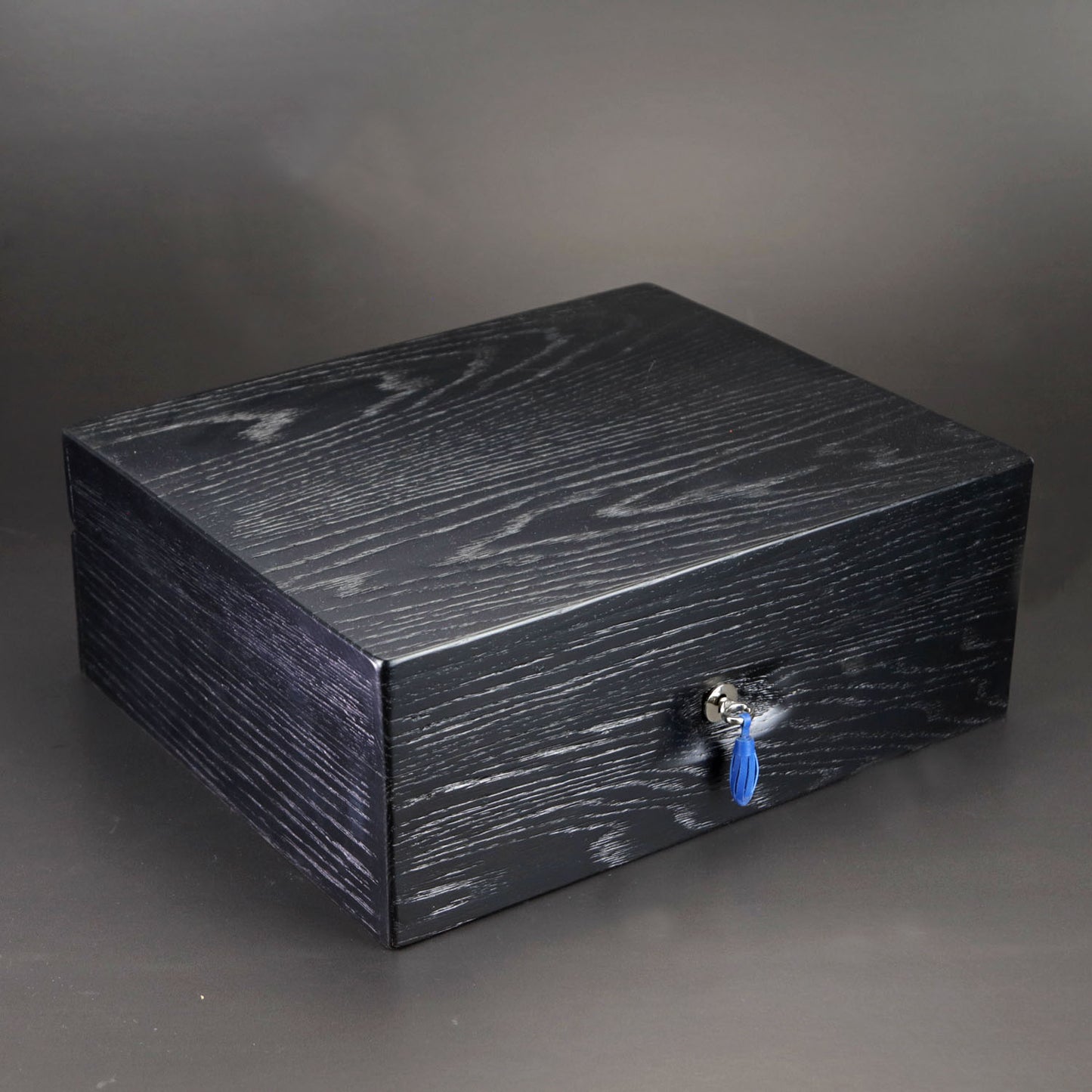 The "Royal Oak Collection" Humidor - Black Oak (60/70 Count)