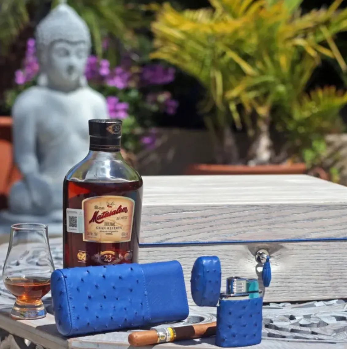 The "Show Band" 3 Cigar Case - Ostrich Blue
