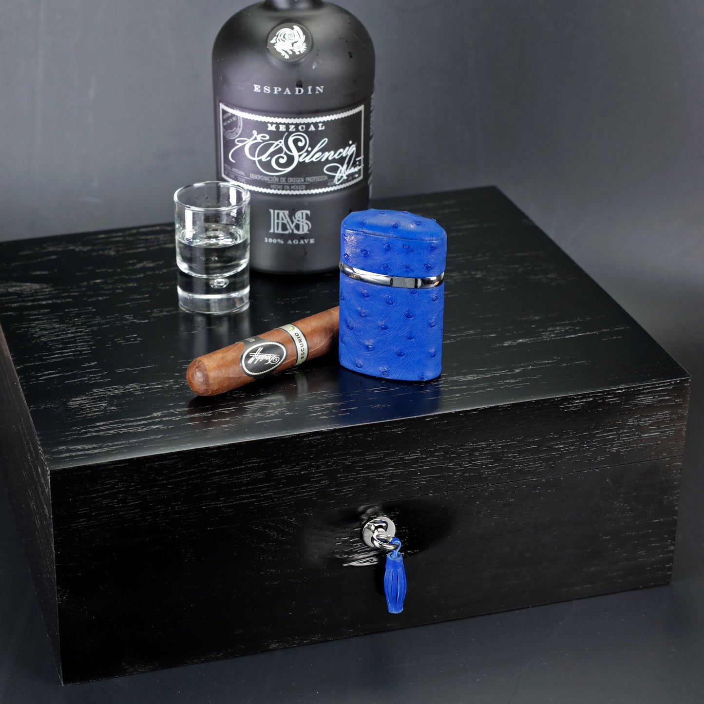 The "Royal Oak Collection" Humidor - Black Oak (60/70 Count)