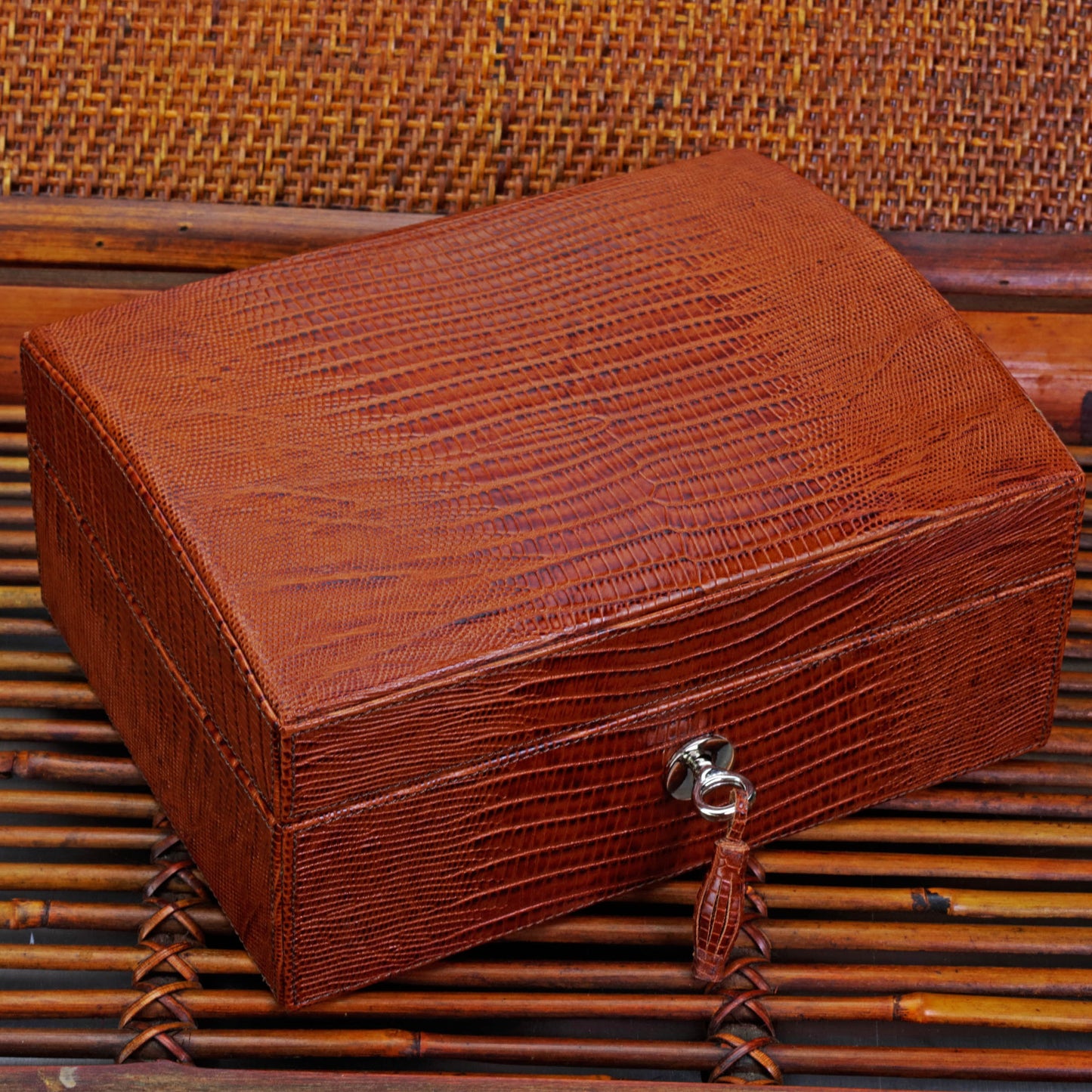 "La Casita de Puros" Humidor - Lizard Pattern Havana (12/20 Count)