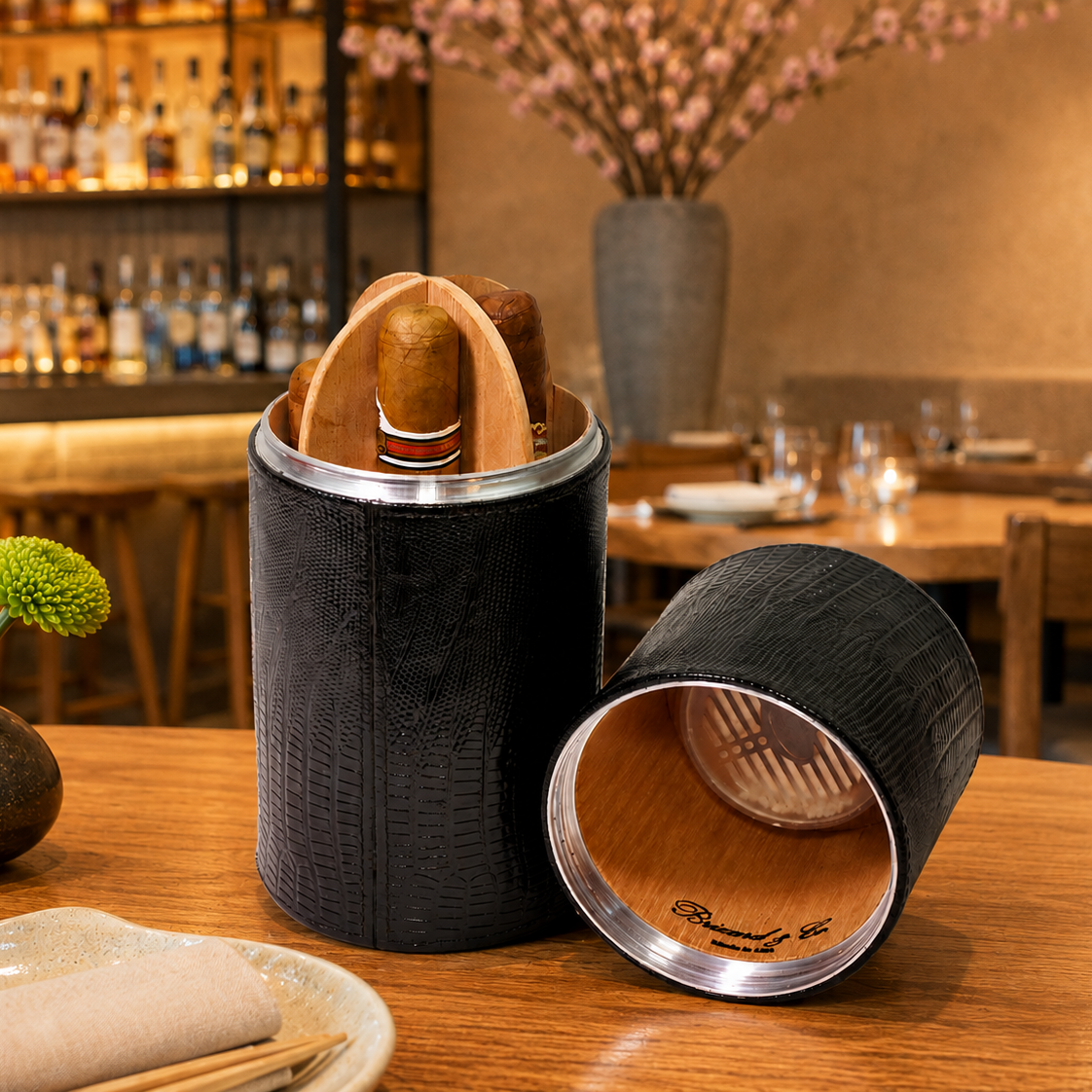 The Cylindrical Desk Humidor - Lizard Pattern Black