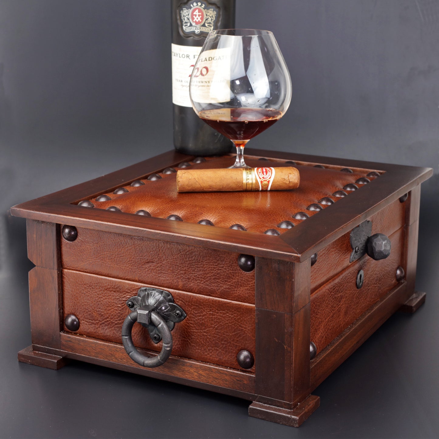 The "Chesterfield" Humidor - 60/70 Count