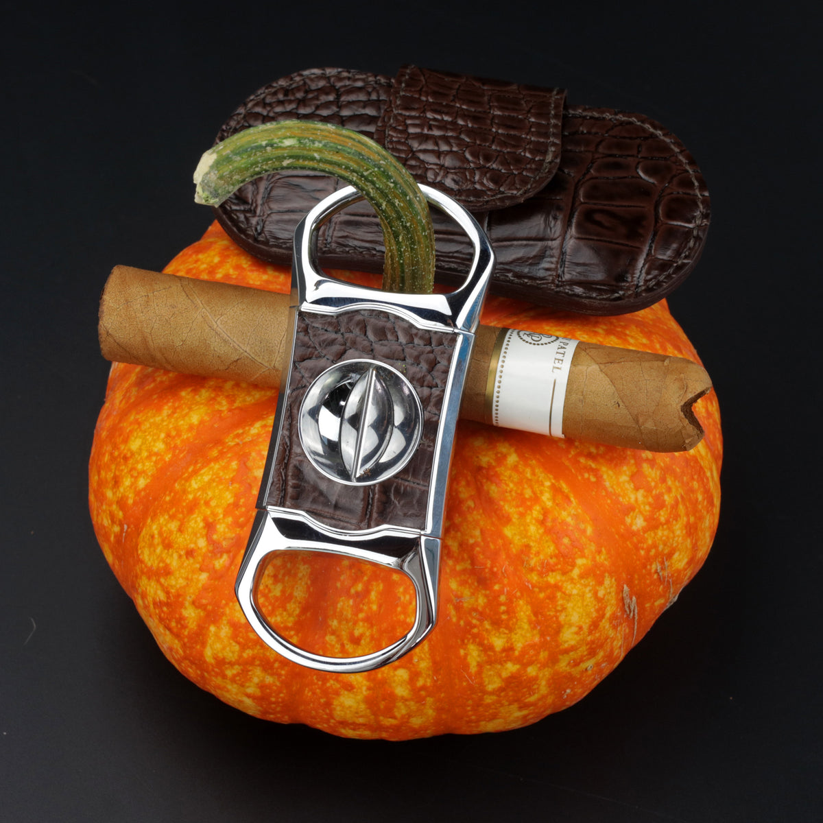The "V" Cutter - Croco Pattern Tobacco
