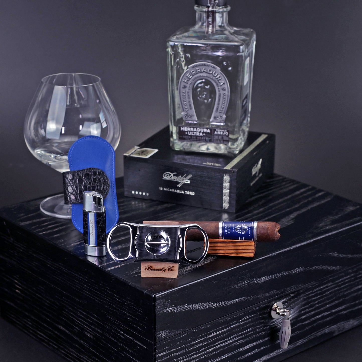 The "Royal Oak Collection" Humidor - Black Oak (60/70 Count)