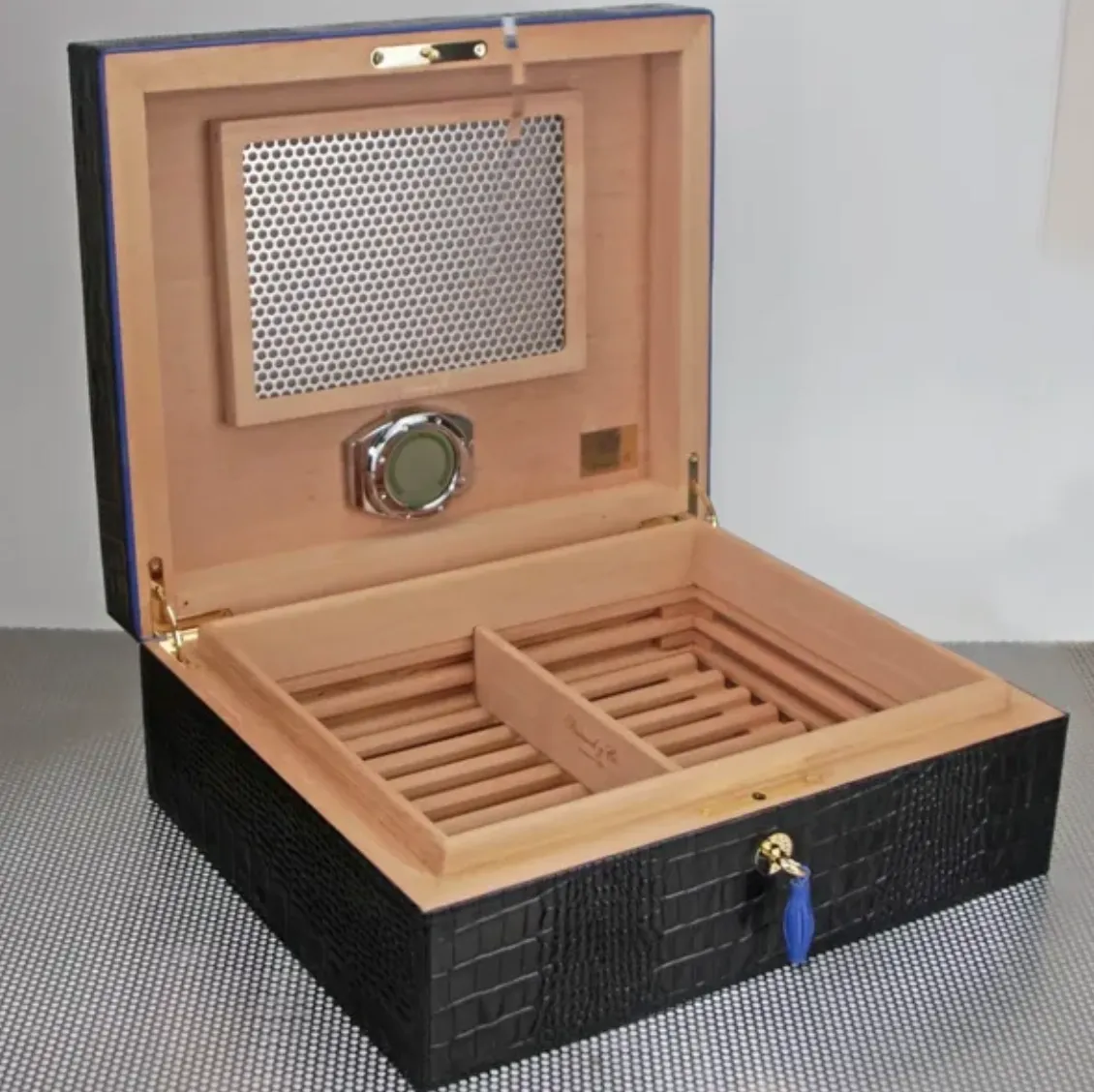 The "Airflow" Cigar Humidor - Black Alligator and Blue (60/70 Count)